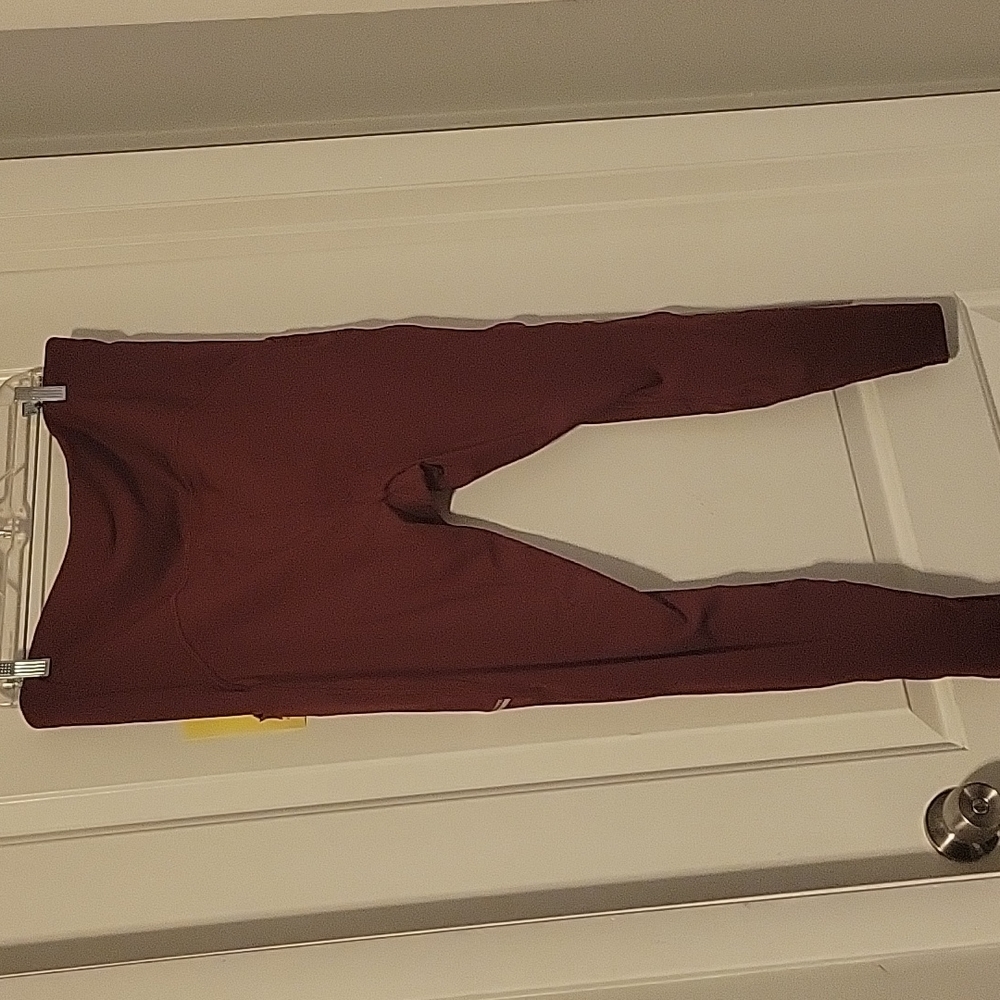 All IN MOTION Garnet Red High Rise Workout Pants Legging 1x Nwt - Picture 6 of 7